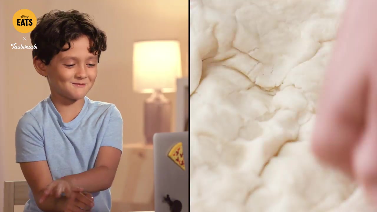 Magnus watching the recipe before explaining it to the chef